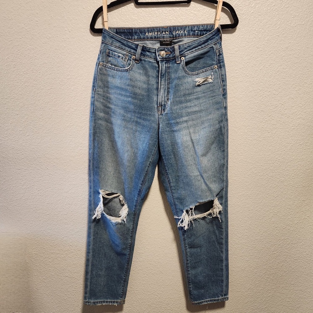 American Eagle Ripped Mom jean